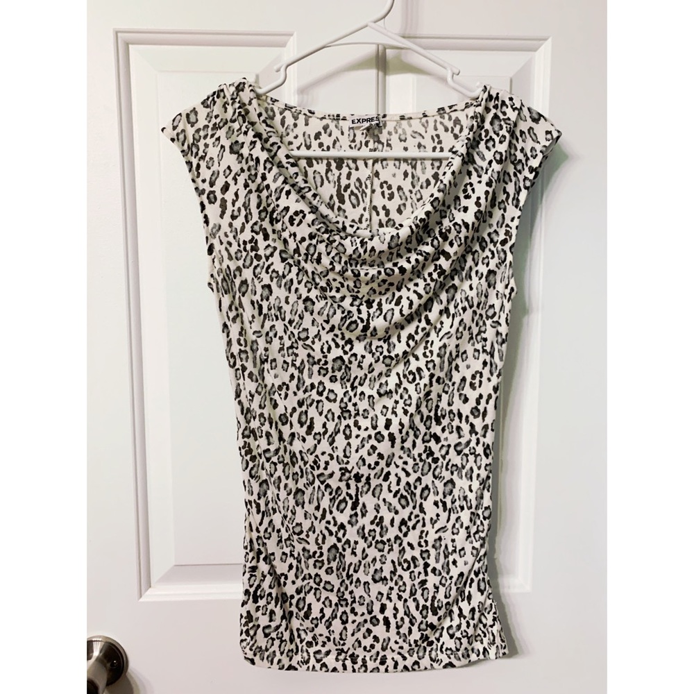 Express T-shirt blouse